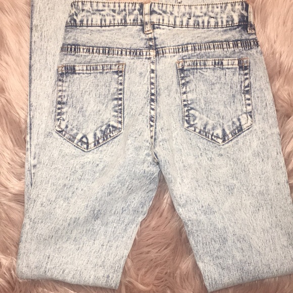 H&M Women’s High-Waist Light Wash Skinny Jeans - Picture 3 of 3